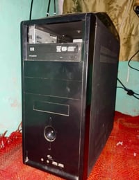 كمبيوتر مكتبي • شغال ١٠٠٪ • يحتاج معجون