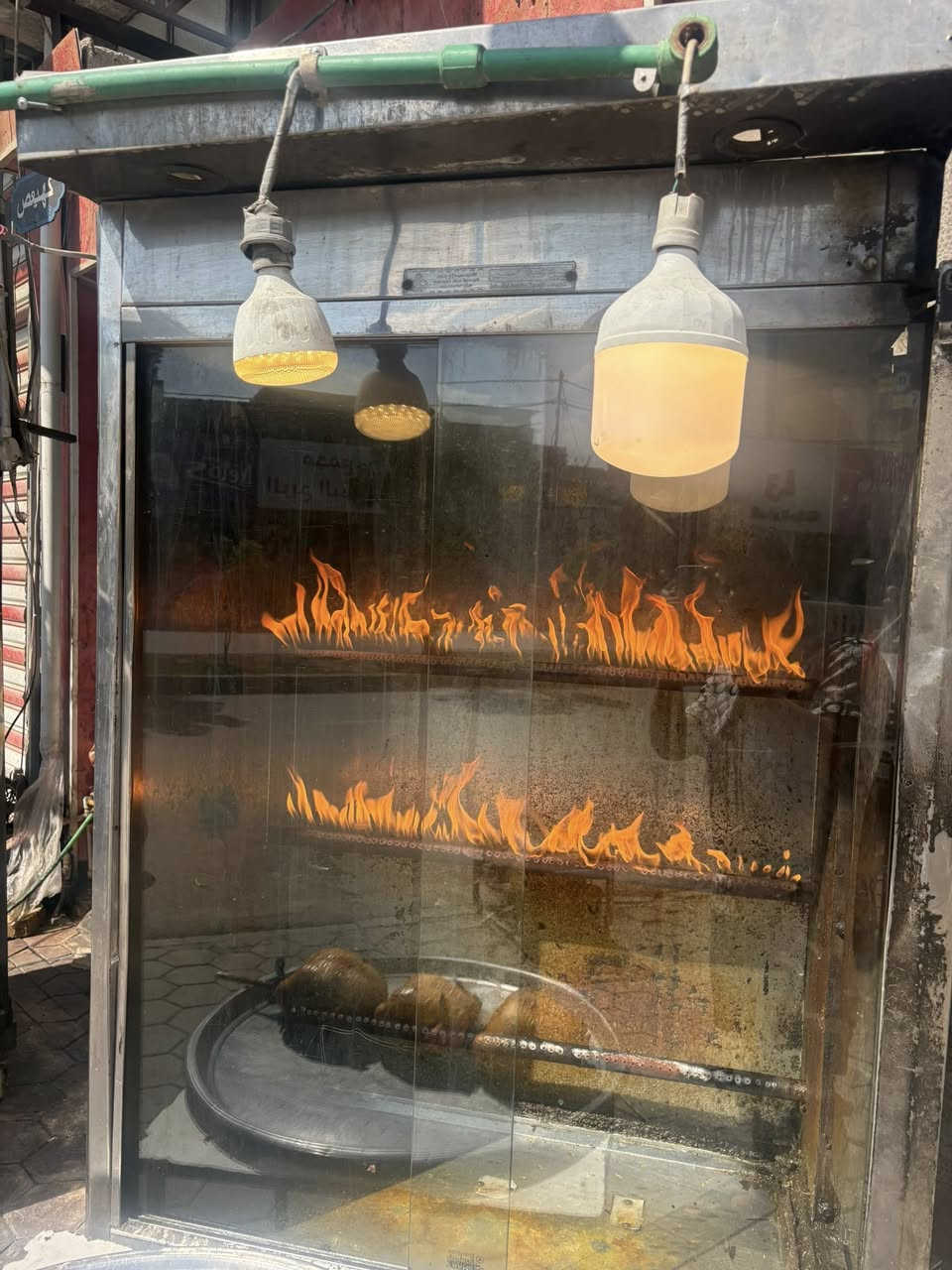 مشوايه للبيع سعر 350 وبيها مجال للتواصل ***********
