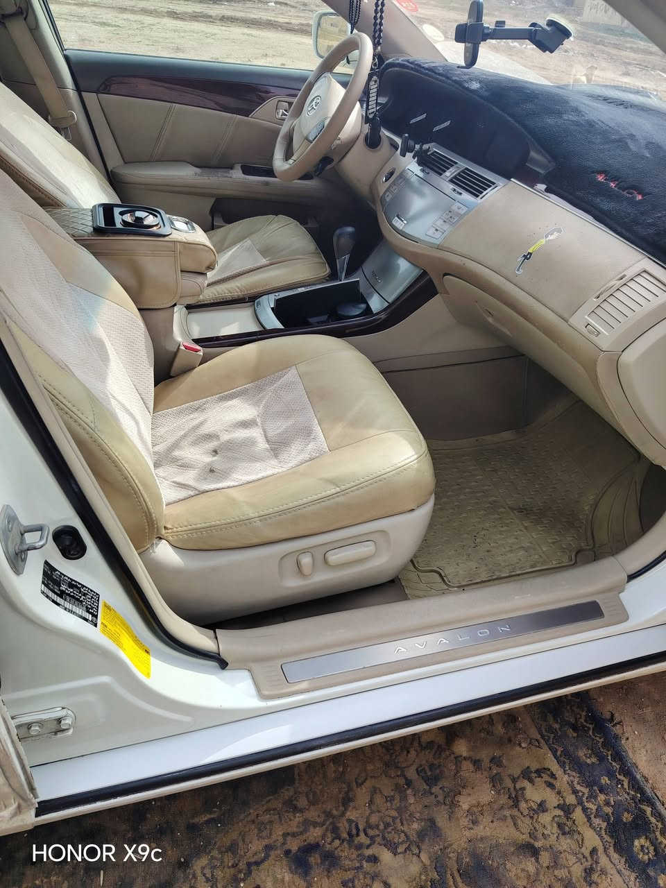 افلون موديل عشرة فول سيارة منظومه الزنون صدر امام خلفي نظيف سياره ما بيها شيء عايزها بس محرك ***********  سيارة بدون ضرر هزه جديده رقم جديد وباسمي سعر ١٢٠ وبيها مجال استفسار تصال
