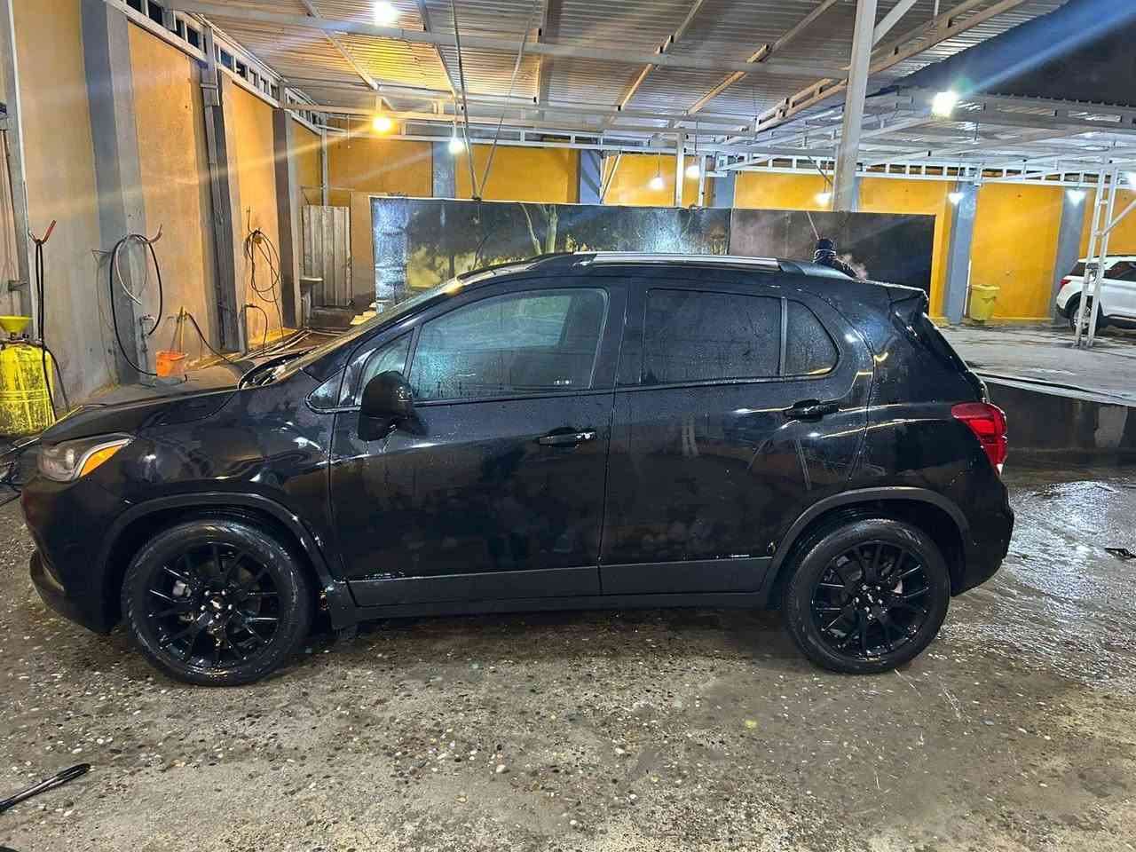 سلام عليكم شوفرليت تراكس للبيع موديل 2022 فول مواصفات شاشه جبيره ماعدا سلايت Lt رقم سليمانيه سنويه لحد 2030 سياره مال بيت مامتعوبه ماشيه 26 ميل فقط حادثها موجوده بالصوره بدون داخل وارباك سعر 127 بيها مجال للشراي هاي رقم صاحبه 
*********** كركوك, العراق
