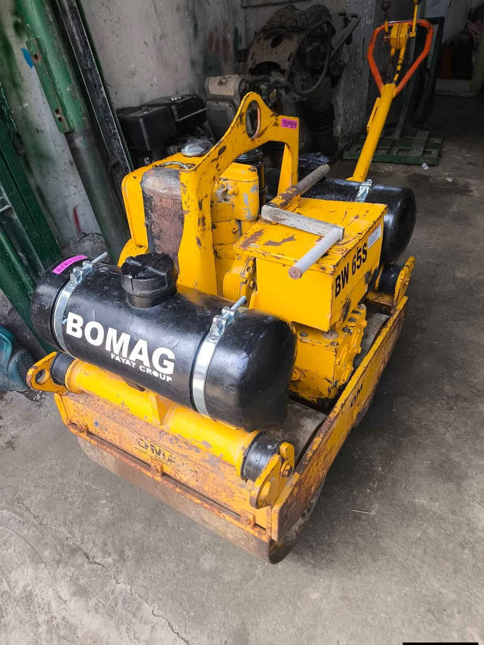 حادلة بوماك يدويه ألماني المنشأ ثلاثة ارباع الطن جاهزة من كلشي كير وماطور جديد هزاز شغال للاستفسار الاتصال 
***********
