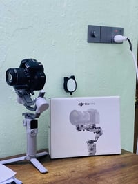 للبيع مانع اهتزاز DJI RS 4 Mini - أحدث إصدار - شبه جديد (استخدام شهر) ...