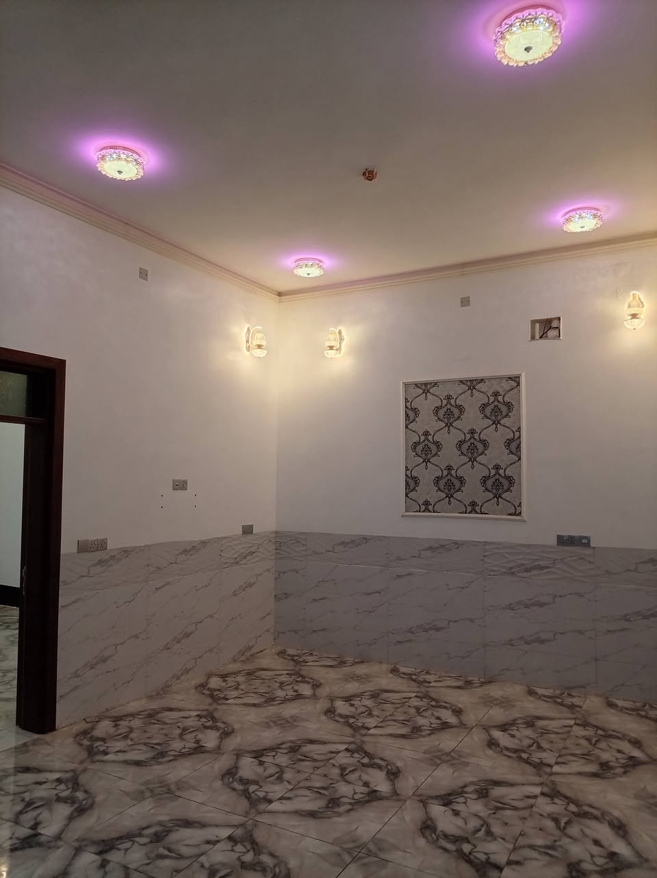 للبيع مشتمل 150 متر – منطقة 4000 #الانبار #عامريه الصمود
🏡 فرصة سكن حلوة وموقع ممتاز
📍 رقم القطعة: 4963
📜 طابو ملك صرف
🚫 غير مسحوب عليه قرض
✨ تفاصيل المشتمل:
بناء:طابوك
صالة كبيرة واستقبال واسع
مطبخ مرتب
غرفة نوم + حمام
2 صحيات
منور
تشطيب حديث وفخم
ديكورات وإنارة جاهزة
أرضيات وسيراميك ممتاز
جاهز للسكن مباشرة 
💰 السعر: 73 مليون دينار (قابل للتفاوض للجادين)
📞 للاستفسار والمشاهدة: ***********
📌 المعاينة خير دليل

