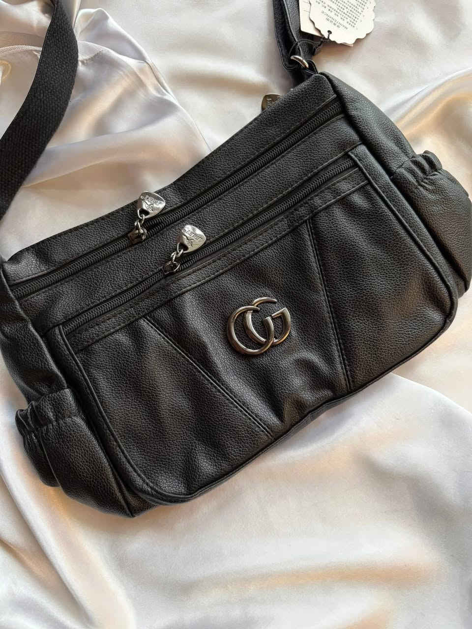 روز ستور 🌸مختص بأناقتك وجمالك للبنات والشباب 🌸
كل اللي تحتاجه للأناقة اليومية بمكان واحد 👇
👜 محافظ شبابي
⌚ ساعات نسائي
👟 أحذية رياضي
👞 أحذية سبورت
👜 حقائب نسائية
👛 جزدان نسائي
🕶️ نظارات

📌 تتوفر ألوان ومقاسات متعددة
💬 للحجز أو الاستفسار عن الألوان والقياسات:
📖 دايركت
📱 أو عن طريق الواتساب: ☎️ ***********
✨ بيج روز… اختاري أناقتك بثقة ✨
