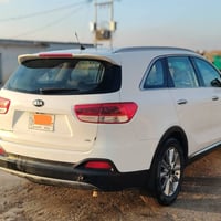 سورنتو ١٥ خليجي ٦ سلندر فول مواصفات بيها ضربة بالباب الايمن وضربه خفيف...