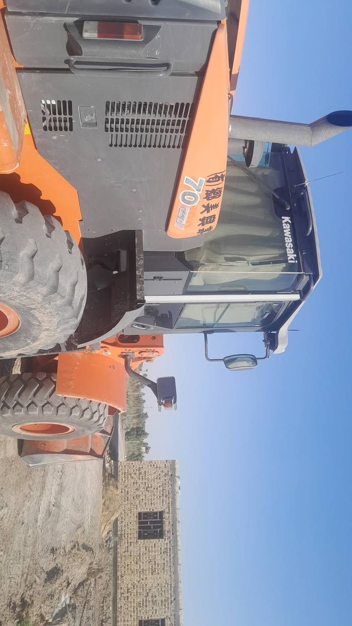 السلام عليكم شفل كاوسكي ٧٠ z مكينه هيتاشي دخول جديد موديل ١٥ باسمي رقم مثنى الشفل نظيف وشغال الي حاب يشتري يتصل ***********
