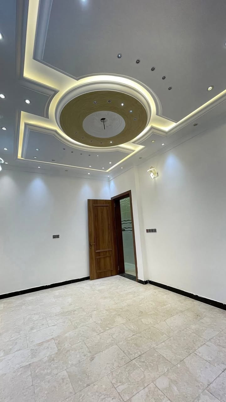 دور للبيع تون بمساحة 100 م ضلع منفصل زيرو استلام مفتاح تندر درجة اولى صب موقعي طابوق العنكوش شغل شركات اعلى لڤل موقع جداً مميز في حي الجهاد الرفاق وجه 5 نزال 20 قريب الشارع العام بضهر المشاتل 
السعر مناسب جداً سعر الدار الواحد 290 مع المجال معامله واصلة للأقرار تحياتي 
للأستفسار زيارة مكتب ارض الخير للعقار
او الاتصال على الرقم 
***********
