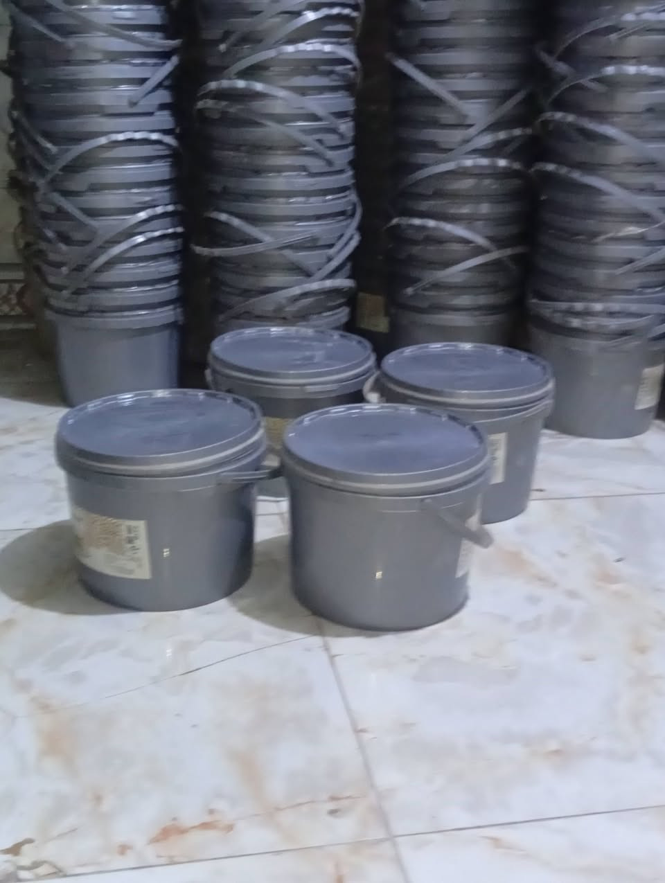 السلام عليكم 700قطعه سطل وسط سعر لقطعه 500دينار مكاني كربلاء قريب سيطره الابراهيميه ***********
