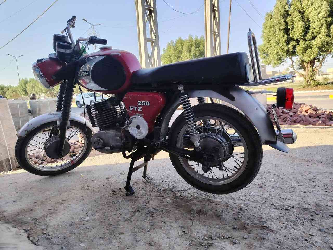 سلام عليكم من رخصت مدير الكروب متاح امزت مديل81 رقم وسنويه بدون دراجه كلش نضيفه مال جناي نقصه شغلات بسيطه مكان #كربلاء #طويريج السعر 900 وبيه مجال متواجد خاص مازنجر + رقمي ***********
