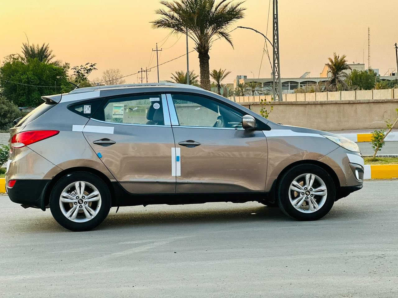 السلام عليكم 

للبيع توسان خليجي موديل 2012 حره بسمنه بيها قبق جنطه ابدل ورشات صبغ مكفوله من صبغ العام والحزام والكص والعيب الشرعي نص فول جهازه الاخير كير محرك تبريد حداده ما ناقصها اي شي
مكان السياره الناصريه السعر 105 وبيها مجال 
الانتصال ***********
