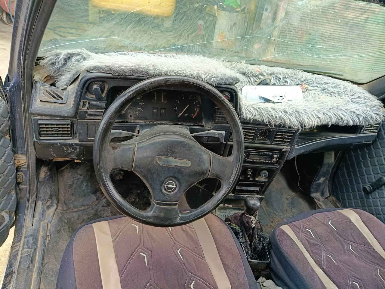 السلام عليكم كاديت جنطه موديل 91 محرك بي بداية صرف سنويه واجهة بيها فقدان كامل كابون بانزين بيها السعر 8 تواصل ***********
