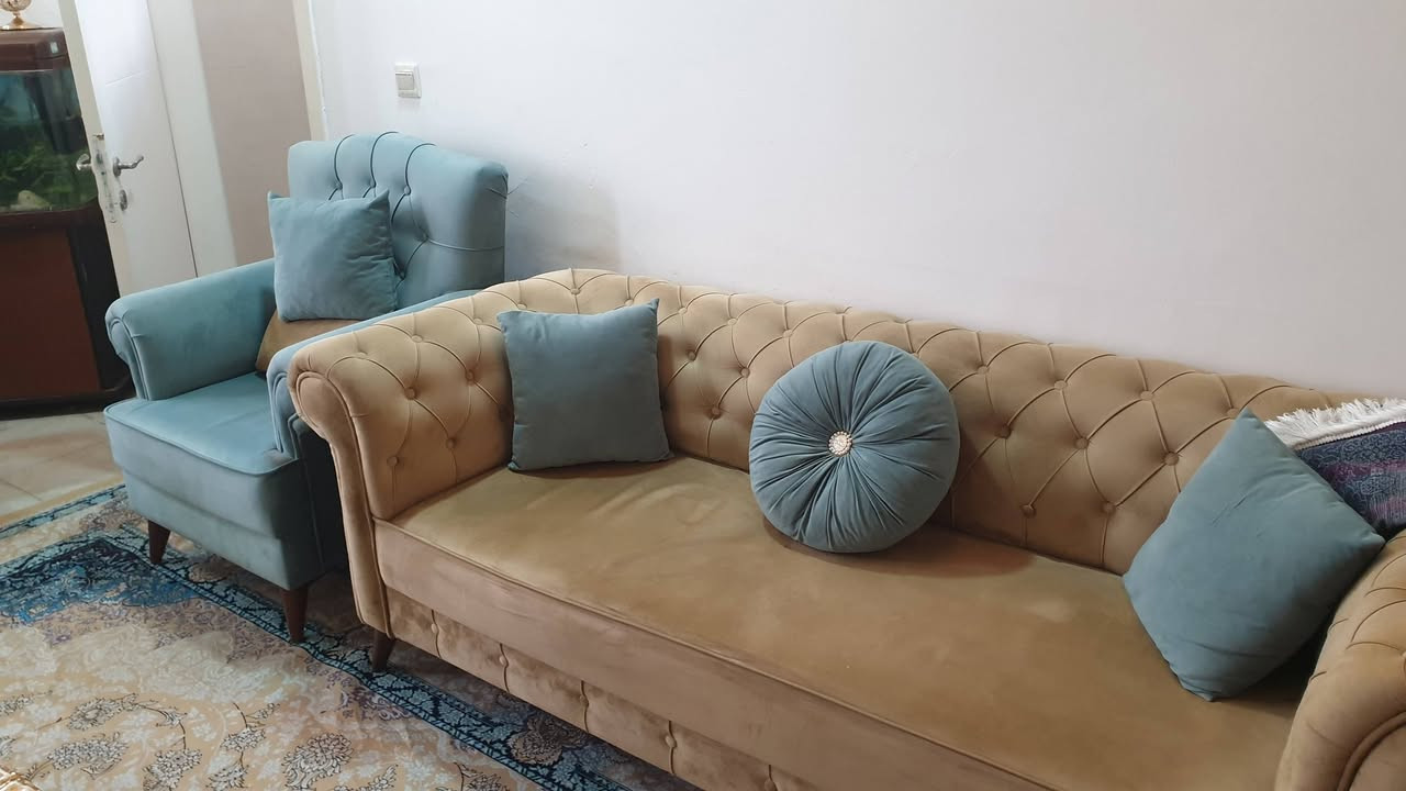 السلام عليكم غراض غرفة ضيوف للبيع 
التخم ٧٥٠ الف . ميز 6 كراسي كلش نظيف ٢٠٠الف ميز وسطي وطبلات ٤ 125  الف .فاترينة ٦٥ الف . حوض السمك ١٢٥ الف واذا كلهم ياخذهم بيهم مجال الي ير يدهم يدخل خاص


**إذا كنت صاحب هذا الإعلان وتريد حذفه لأي سبب، رجاءا أرسل رسالة إلى الدعم الفني**