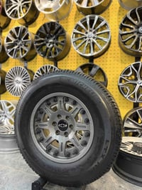 الاطارات ويل تاهو مصفحة  موجودة   حجم18  اصلى شركة وكاله بلادى  موديل ...