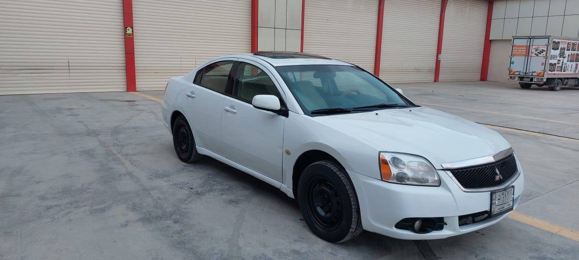 لەنسەر گڵاند مودیل 2011  رەقم بغداد سەنەوی بلاستیک شەرتی حاسیبە ئەولیات و بی کیشە ماڵی دوستە فول موسفات سلایت و شاشە و کامیرە تەبرید سارد و گەرم سەیارەکە تا بڵی جوانو خاوینە و بی نوقسانی  سعری 55 شوین کەلار ***********
