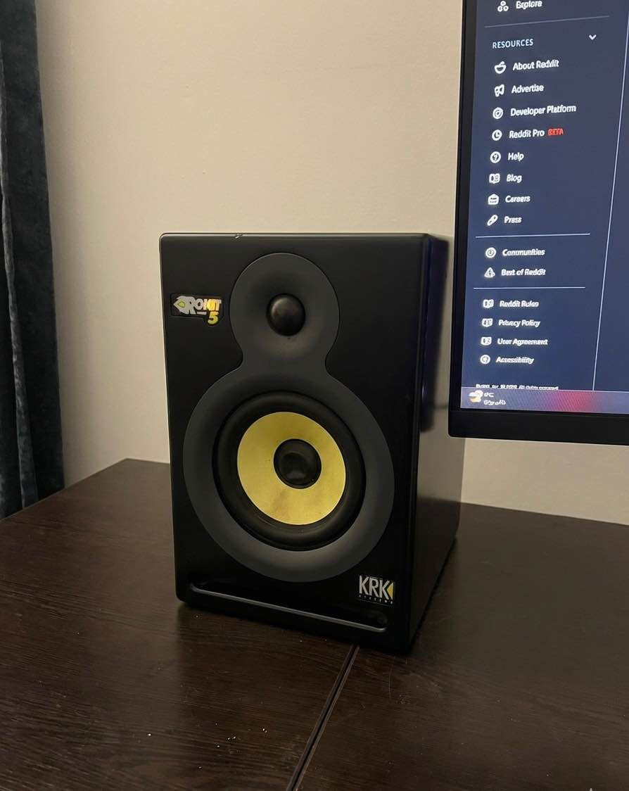 � سماعات Rocket 5 Krk أصلية 🔥
للمنتجين والمكساج والماسترينگ 🎧

• الصوت نظيف ودقيق جداً
• Bass متوازن مو مزعج
• مناسبة للاستوديو، المونتاج، والـ Beat Making
• الحالة نظيفة وتشتغل 90%
• قطعة وحدة فقط – ماكو غيرها

📍 المكان: كركوك
💰 السعر: [85] وبي مجال
📩 التواصل خاص أو تعليق

اللي يعرف KRK يعرف شنو ده يحچي 🔊 كركوك, العراق


**إذا كنت صاحب هذا الإعلان وتريد حذفه لأي سبب، رجاءا أرسل رسالة إلى الدعم الفني**