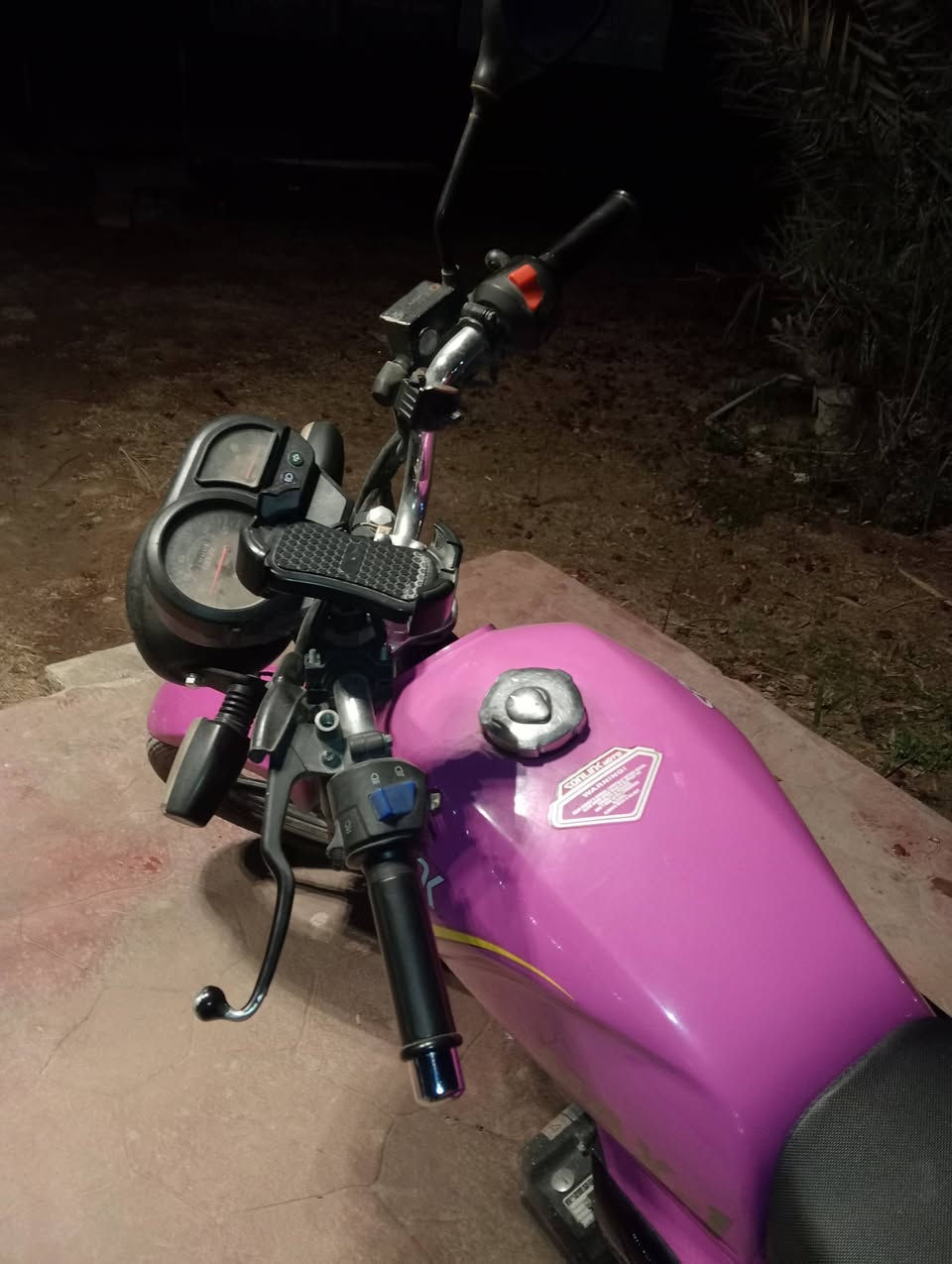 السلام عليكم ايراني سونلينك تخبل واكفه الاشيار والمازده الامامية اعتقد لأن باتري مابيها 
المهم رايدها ب 600 وبيها مجال ومابيها اي نقص ثاني ولا عطلانه وهاي صورها تشتغل هندر رقمي ***********
