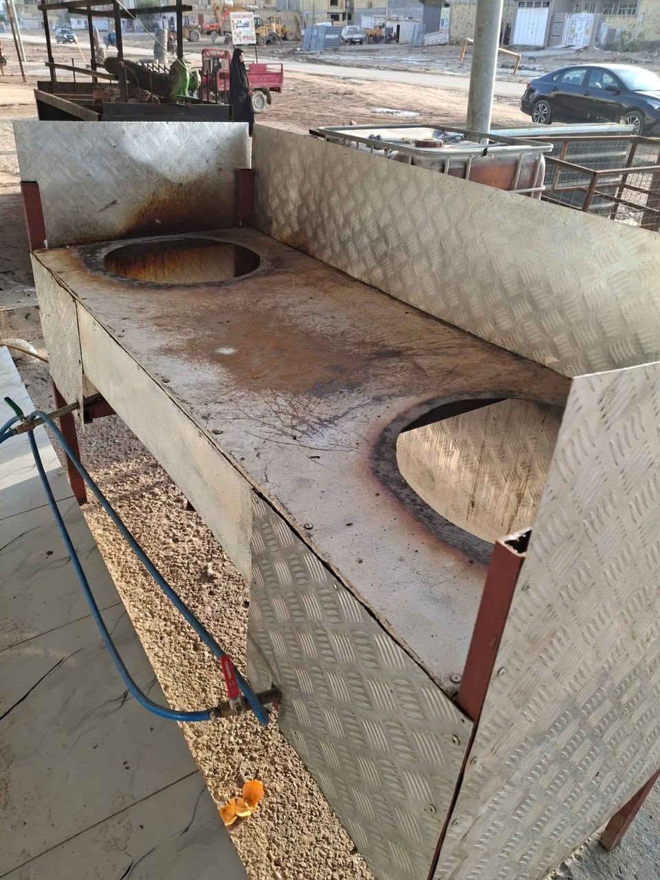 للبيع الشراي يتصل ***********
قلاية فلافل 
قلاية برگر 
مثرامة حجم 22 
ثلاجة حجم كبير كونكورد
ميز جام خانة  مترتين ب متر L عمارة, ميسان
