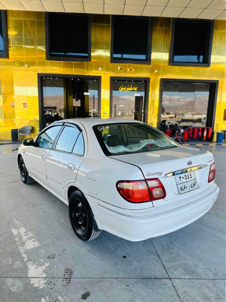 نیسان سەنی مۆدیل ٢٠٠١
سەیارەکی زۆر پاک و خاون و جوان و توند و تۆڵە 
چوار جام کارەبا 
سەیارەکە چوار پارچەی بۆیاخە
گیر حادیە گیر و مەکینە بەشەرت چوار تایە و ویل لۆکی لەژێرە سەیارەکە زۆر جوان و پاکە دینارەک مەسرەفی تیدانیە
رەقەم دهۆک مانگیمە سەنەوی بەسەر چووە سەیارەکە زۆر جوانە چاڵ و شوختی نیە 
بەشەرتی تحویل و خرامە
ناونشان ڕانیە
فایبەر وەتس ئەپ
*********** رانية, السليمانية
