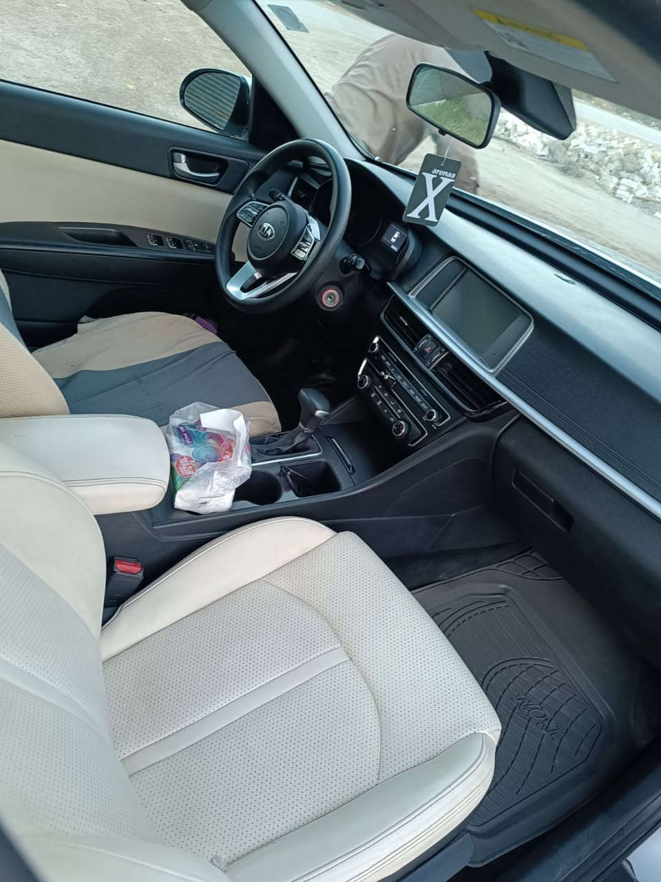 السلام عليكم كيا اوبتيما ٢٠٢٠ب بابل ارقام وسنويه وهزه جديده السياره وارد كشنات جلد بيجي 
السياره نظيفه محرك حداديه داخل كشر كله جديد بجم كبس بدون ايرباك السياره جديده 
سعر ١٥٨ بيها مجال
مكانها بابل الهاشميه السياحي 
***********
حدثها الجاملغ الخلفي وصور الحادث بالمنشور
