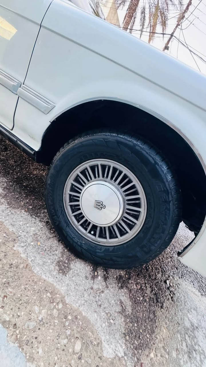 سلام عليكم اخوان عندي سوبر سيدان موديل 88 السياره نضيفه جدا تبريد تدفئه كير محرك 2500vvt تخم تاير صدر امامي خلفي كهربائيات كلها شغاله ورقم مميز الانكليزي هزه جديده بسمي مسويله ادامه كامله ربع متصرف عليها السعر 75 وبيها مجال مكان السياره بغداد ***********
