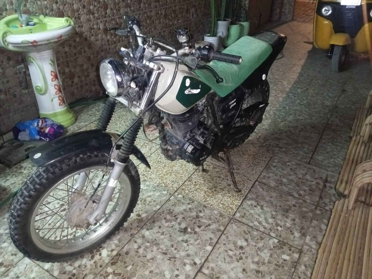 سلام عليكم شباب قفاز للبيع مكينه جديده 2025 كهربائيات شغاله للاستفسار رقم *********** السعر 550وبيه مجال مكان بغداد الشعله
