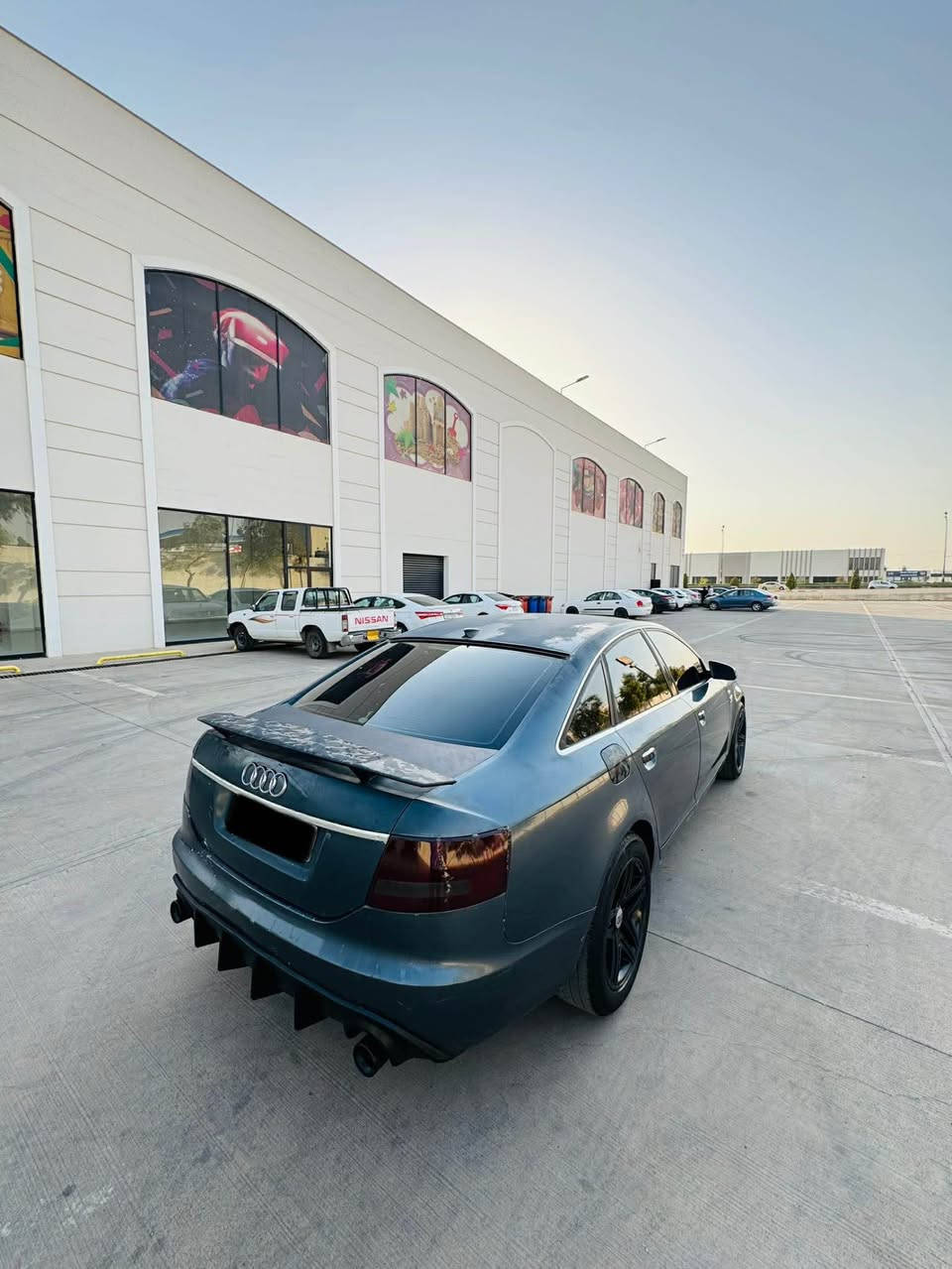 Audi A6
S line مواسەفاتی 
مۆدیل ٢٠٠٧
٢ پارچەی بۆیاخە بێ ناو گرتن  
رەقەم ئەوروپی مەنەفێستی ابراهیم خەلیلی لەگەلە
لەسەر مەنەفێست موافەقەی جام رەشی هەیە ٪١٠٠ 
سەیارەیەکی پاک و جوانە کامل دەستکاری کراوە  دفیوزەر +باڵ+ دەبڵ گزۆز+ ویلی سپۆرت +شواربی دەعامی + کوشن سپۆرت + شاشە 
گێر و مەکینەی بە شەرت کارەبایەتی مەزبوتە 
نرخی ٣٨ وەرەقەیە و کەمێک مامەڵەی تێدایە گۆرینەوەش دەکەم بە شتێک بە دڵم بێ
ژم
*********** Singapore
