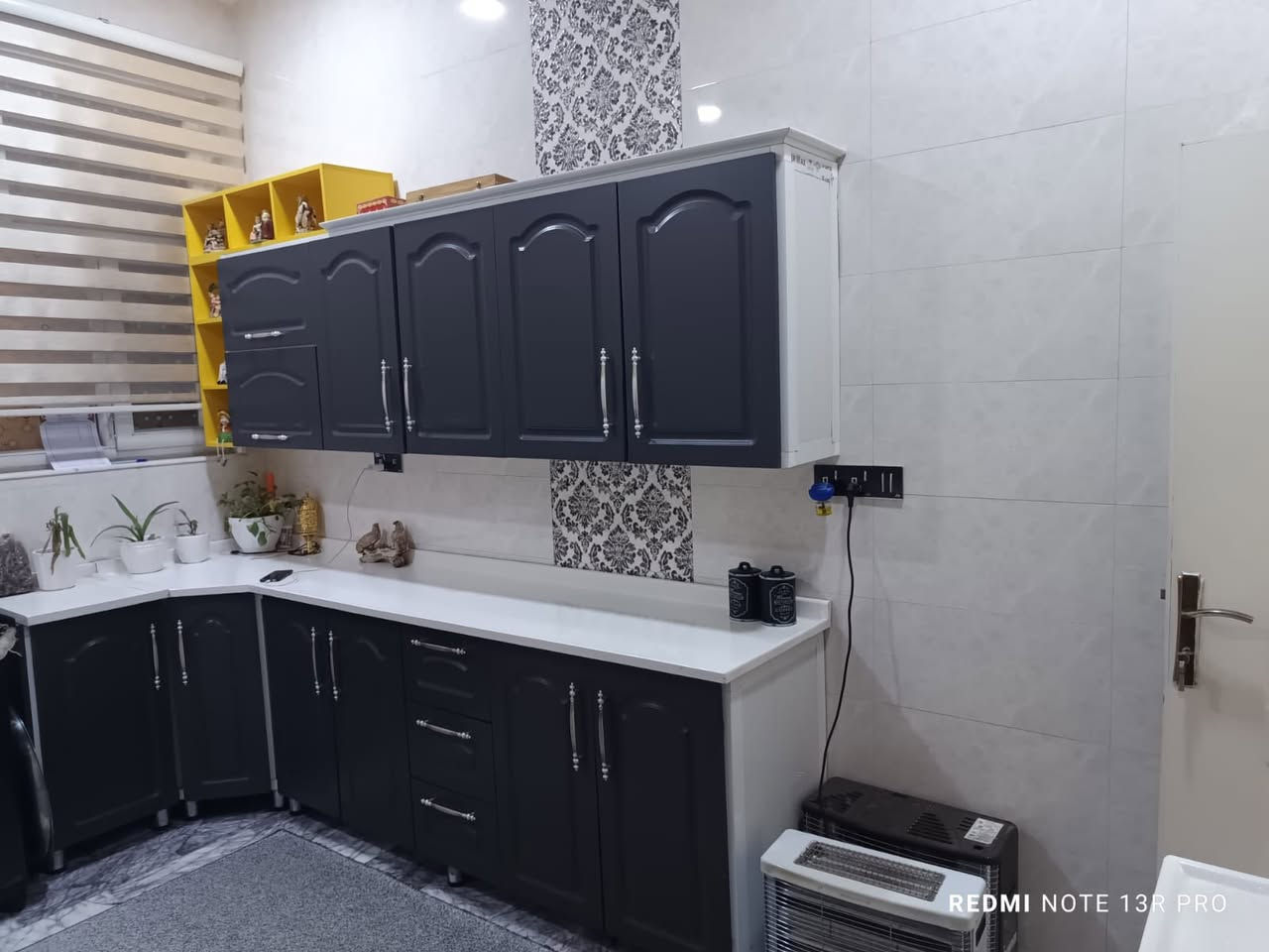 #اعلان_رقم_92
 
دار للبيع 
طابق واحد ( طابو زراعي سند 25 ) 
المساحة ( 160 /متر) واقع حال 168 متر
الواجهة : 8 متر
النزال : 21 متر

يحتوي على غرفة نوم عدد 2 + استقبال + مطبخ + مجمع صحيات عدد 2
نظافة البيت ممتازة

العنوان : حلة / حي الصحة / شارع الكورنيش / شارع صالون بغداد

للمزيد من المعلومات والاستفسار
الاتصال على الارقام التالية :-

***********
***********
