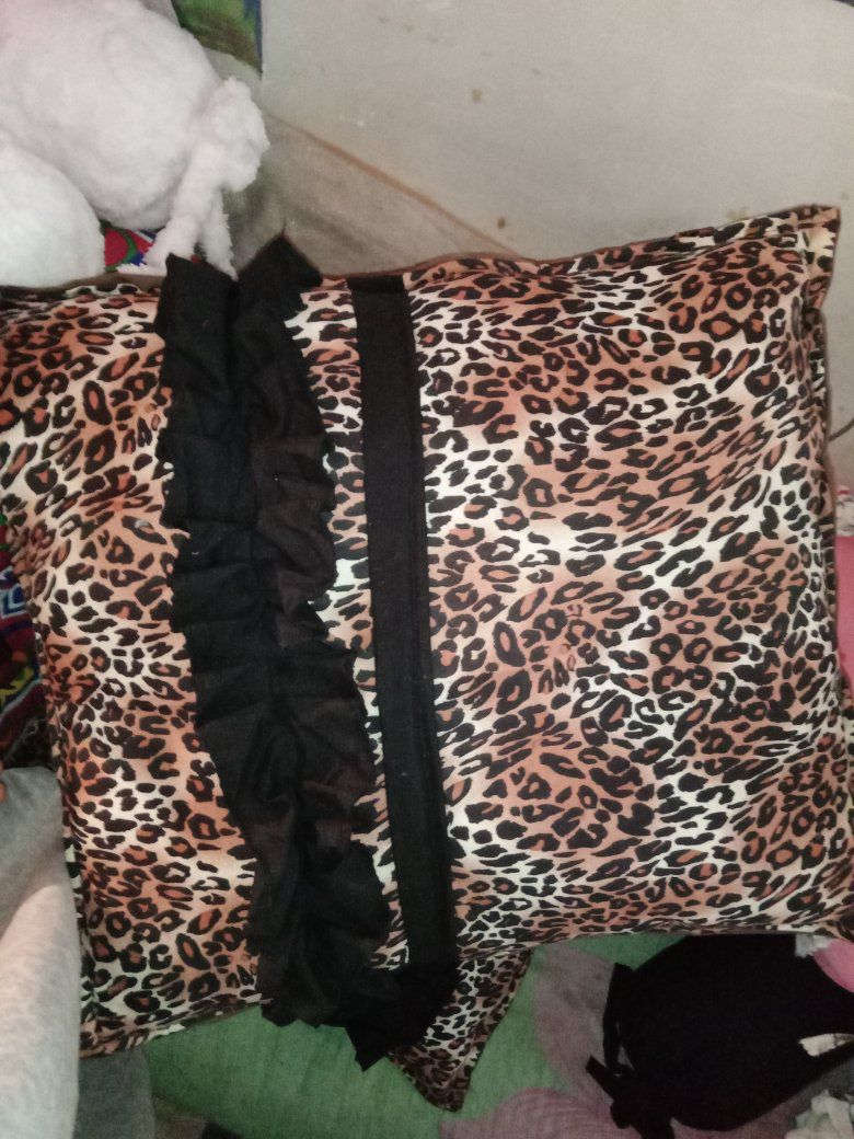 عرض قطع اخيره 
كوشات اسطوانه قياس ٨٠ 
جكليته أو كوشه فيونكه قياس ٥٠ 
كوشات تخم أو كرسي حجم كبير قياس ٦٠ 
سعر القطعه الوحده ب٧ آلاف فقط والتوصيل بغداد ٥


**إذا كنت صاحب هذا الإعلان وتريد حذفه لأي سبب، رجاءا أرسل رسالة إلى الدعم الفني**