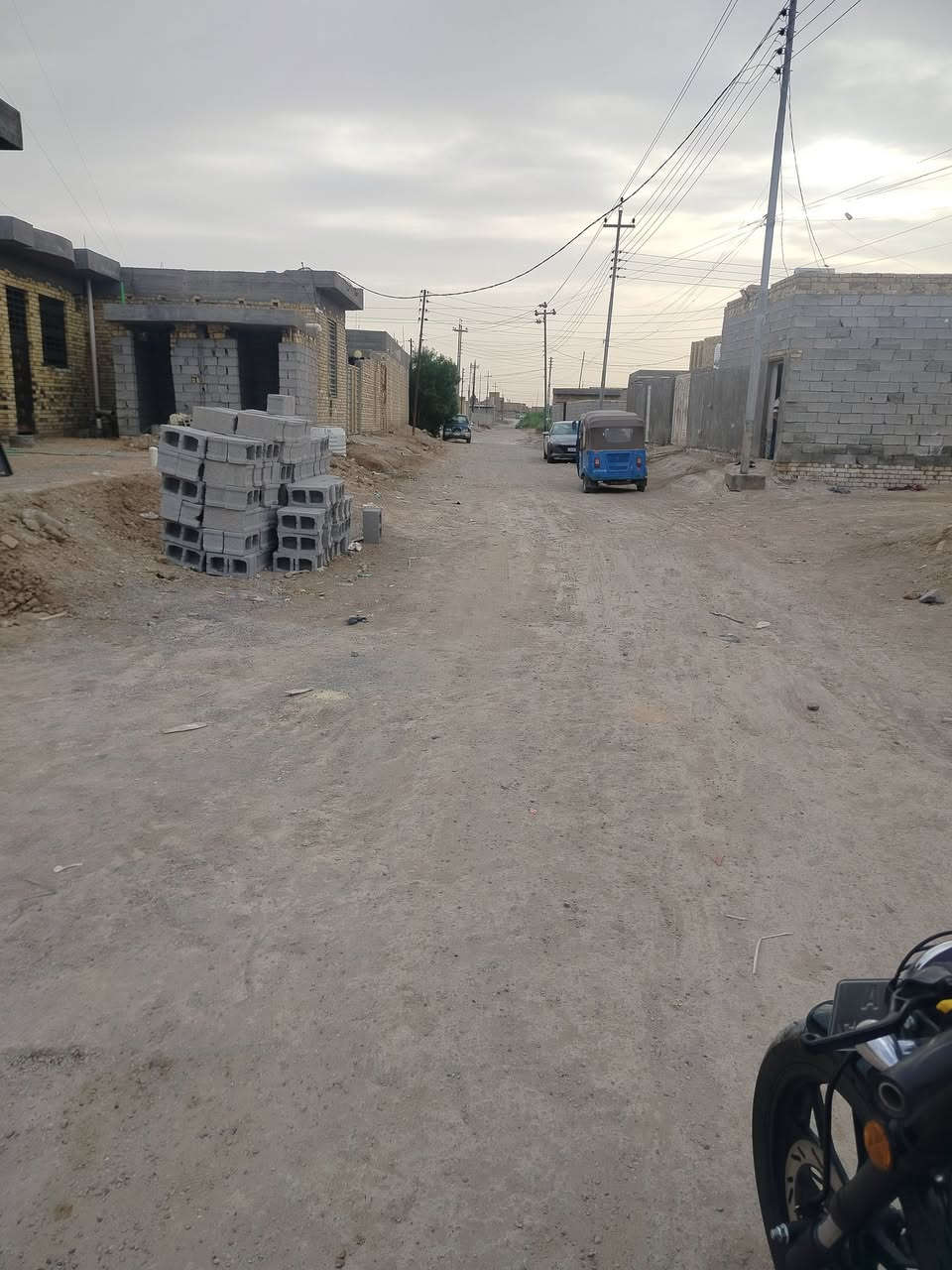 للبيع قطعه اسهم في حي المهندسين 240متر ترهم نص اوكله ***********
