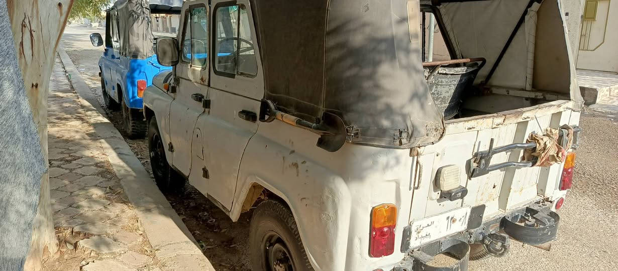 جيب واز للبيع محرك ونجي اوتوماتيك ثلاثة يوم. بدلة جديدموديل 2001 من كلار ***********
