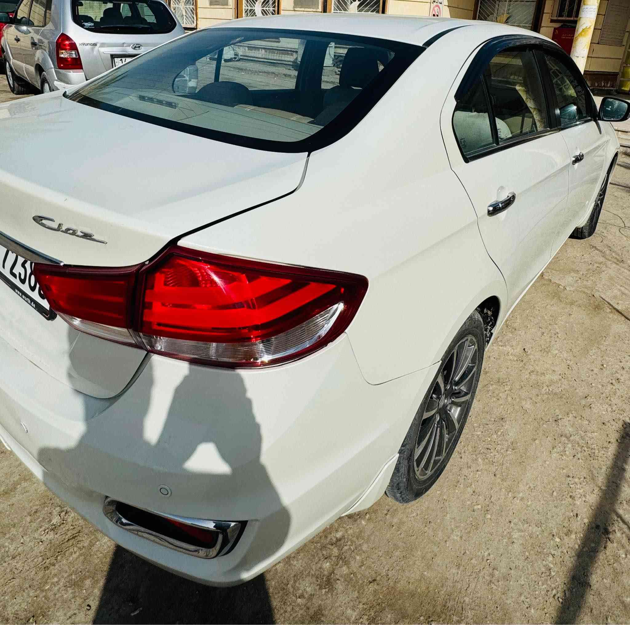 السلام عليكم 
سازوكي ( سياز )
موديل :2023
ماشية : 70 الف
المواصفات 
بصمة 
تحكم ستيرن جهتين 
كروز سرعة 
كشنات جلد 
داخل بيجي 
صاجات 
حساسات 
قطعتين تبريد 
مري شفط كهرباء 
اشاير بالمري 
مري عاكسه لضوء 
لد امامي 
بلوجكتور زنون 
لايت زنون 
ويل كب كروم 
يدات نيكل 
شباك كروم 
مانع انزلاق
المكينة 4 سلندر 
 1500 
دبل ايرباك 
حساس تاير 
بريك ABS
(رقم اربيل الجديد بأسم شركة وكالة او تحويل)
السعر120   ( الون الابيض )
سياره مكفوله   وسونارموجود بالصور

للاستفسار*********** البصرة, العراق
