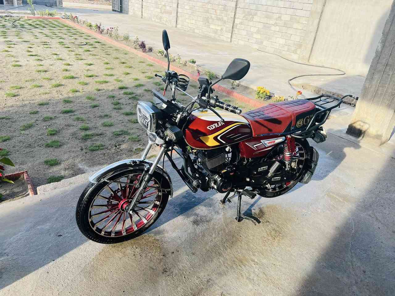 السلام عليكم دراجه سولنك ايراني موديل 2025 ضاغطه وزنجيل بيها منفيس مكاني الخالديه السعر 950قفل الخاص مغلق ***********
