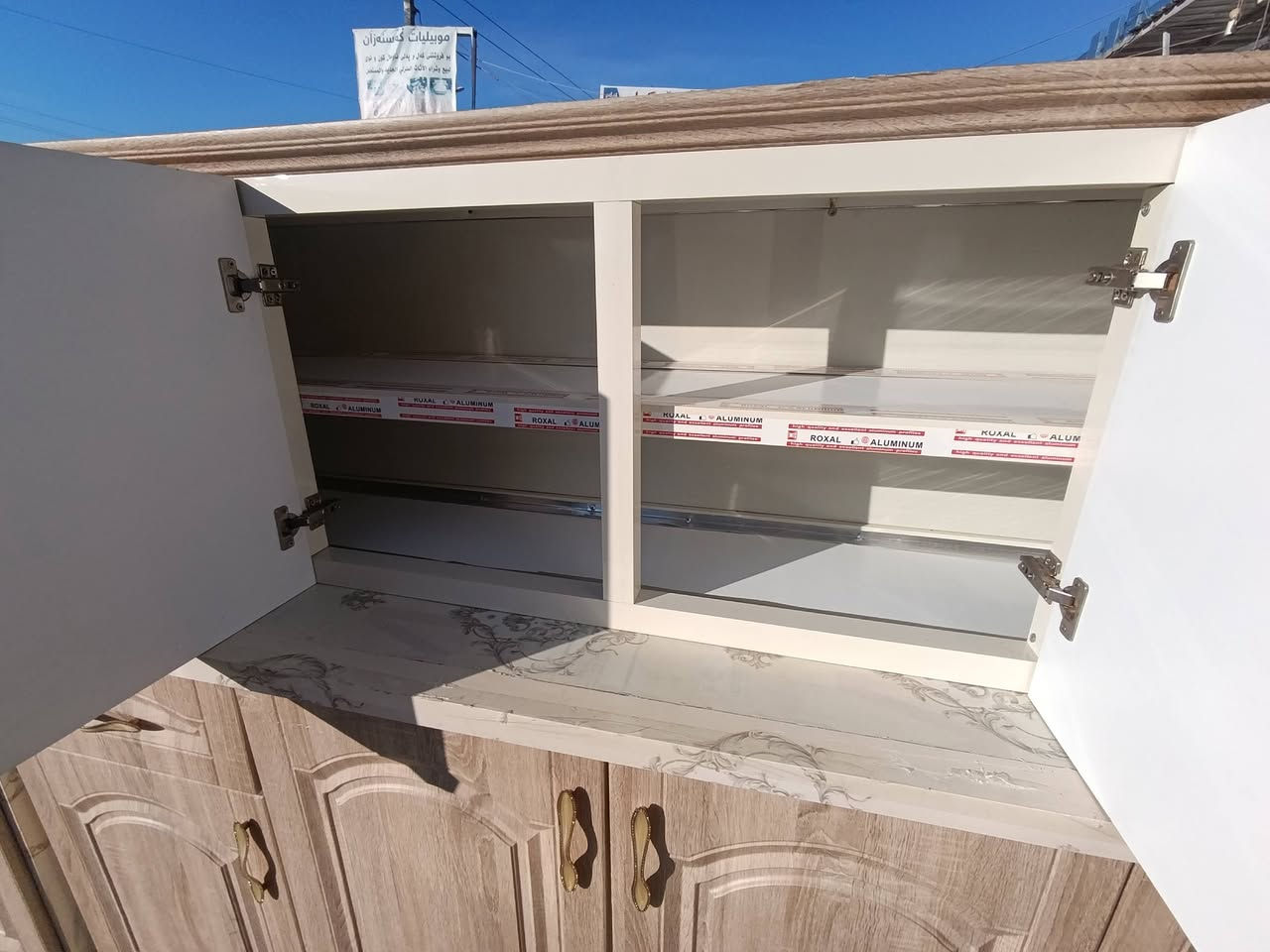 كونتر داخل الالمنيوم و ابواب بالون بريس 3قطع قياس 2متر /1.30 مستعمله كلش قليل اخت جديده  *********** واتساب
