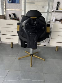 كراسي  حلاقه للبيع السعر الواحد 300 وبي مجال  اتصال على الرقم 07700026...