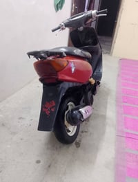 دراجه للبيع بغداد الشعله نقص باتري والوجه 200 وبيها مجالتعبان077832542...
