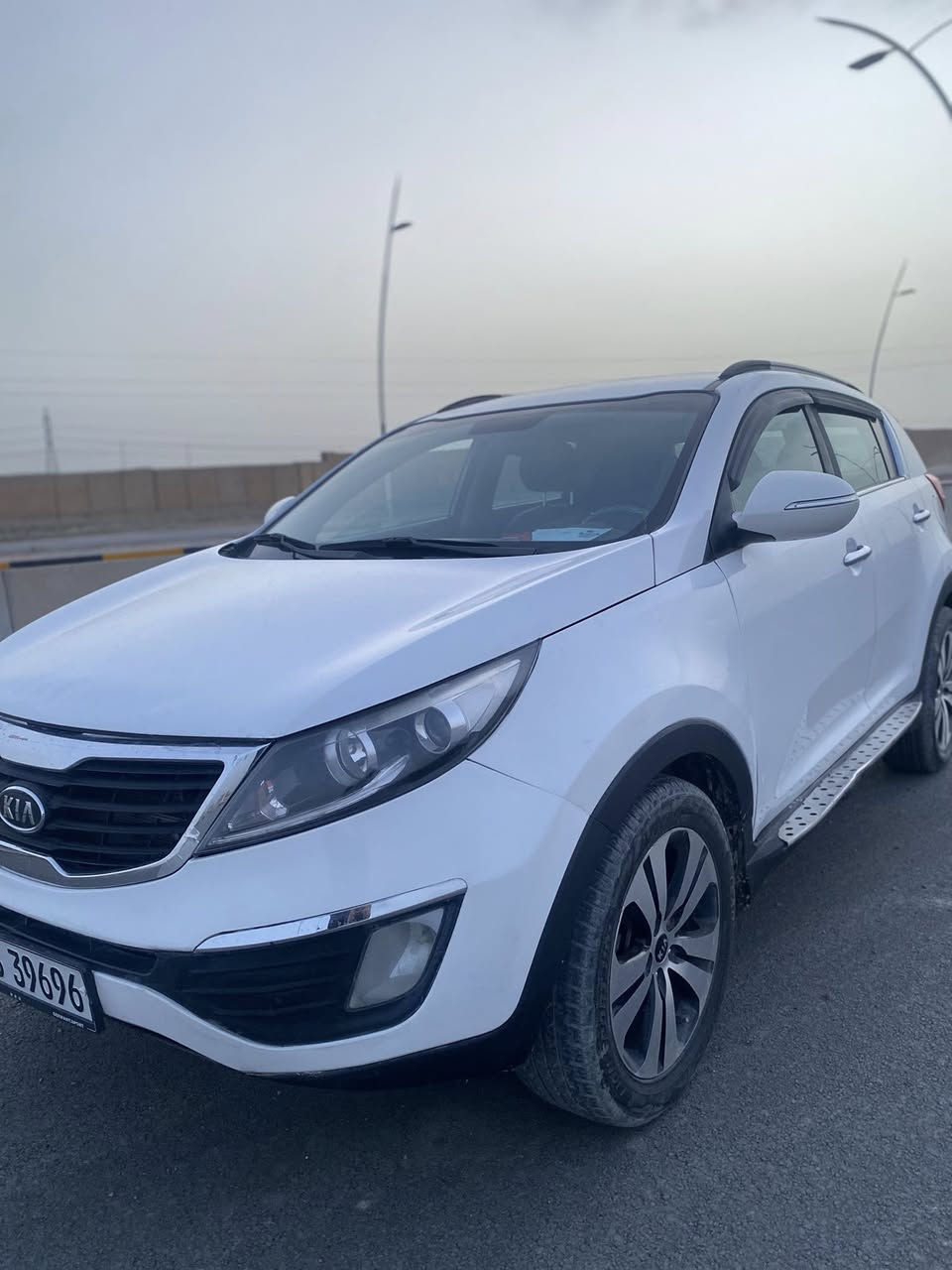 السلام عليكم:للبيع سبورتج موديل 2013: سياره كلش حلوه و نظيفه وارد خليجي فقط بيها 3 قطع ضرر بدون دواخل + ايرباك سليم 
تبريد ثلج ❄️ 
السياره بل واقع احلى 
السعر 128
المكان صلاح الدين _ سامراء 
رقم ***********
