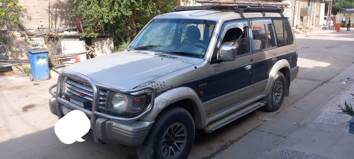 باجيرو ٩٨  باسمي 
محرك vvti لاتخبير ولا تنقيص
رقم انكليزي سنويه لغايه ٢٠٣١
دبلات نص عمر   
هزه جديده 
***********
