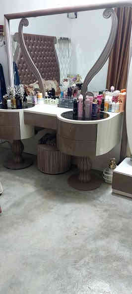 السلام عليكم يوجد غرفه نوم تركي درجه اولى مستخدمه شي قليل سعر 800 بيها مجال عنوان رمادي حي الجمهور قرب جامع هارون الرشيدد ***********
