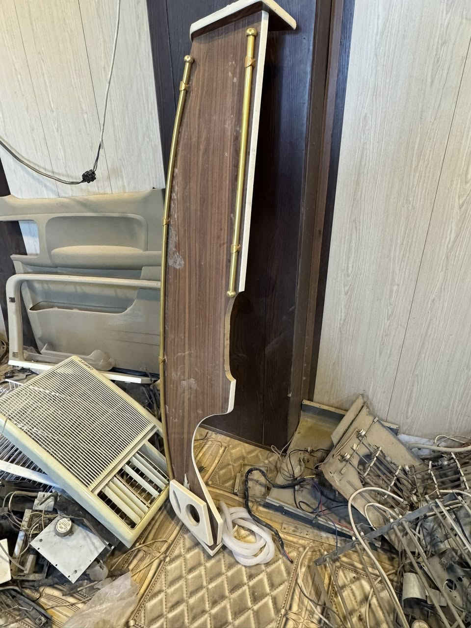 ويل ستايركس عدد 4 عايزهن صبغ سعر 50 الف 
بطانه باب سلايت عدد 2 سعر 40 الف
دشبول ستايركس صاج سعر 35 
مكان سامراء المعتصم 
***********
