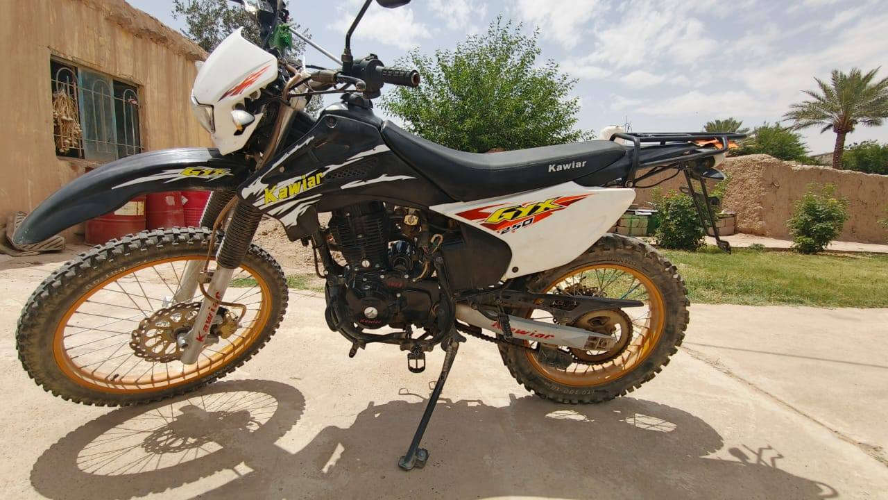 السلام عليكم
للبيع قفاز

موديل 24

محرك 250cc شرط ما مفتوح 

كهربائيّاته كلها شغاله 

بريكاته امامي خلفي شرط 

سلف شرط نگره 

ملاحضه الموطور وضع شركه 💁🏻

مكاني ديالى طريق دلي عباس قريه العجيمي
السعر مليون و350 بي مجال 

رقم الهاتف ***********
