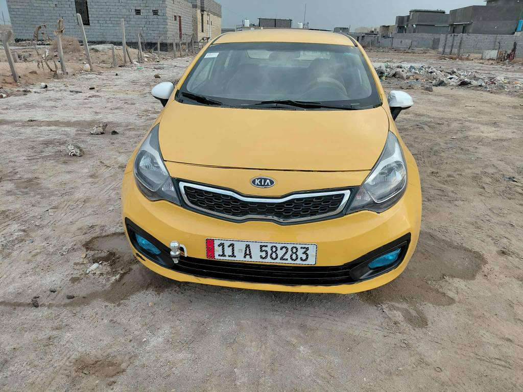 السلام عليكم كيا ريو موديل 2013 للبيع  رقم بغداد انكليزي تحويل ثاني يوم سنويه جديده هزه جديده مكينه 1600 مكينه وكير وحدايه وتبريد وتخم تاير مكفولات سياره مصفرة هيئة وغرامه سياره جاهزه كل نقص مابيها السعر 75 رقم الهاتف ***********مكاني كربلاء سياره بيها بنيد مبدل
