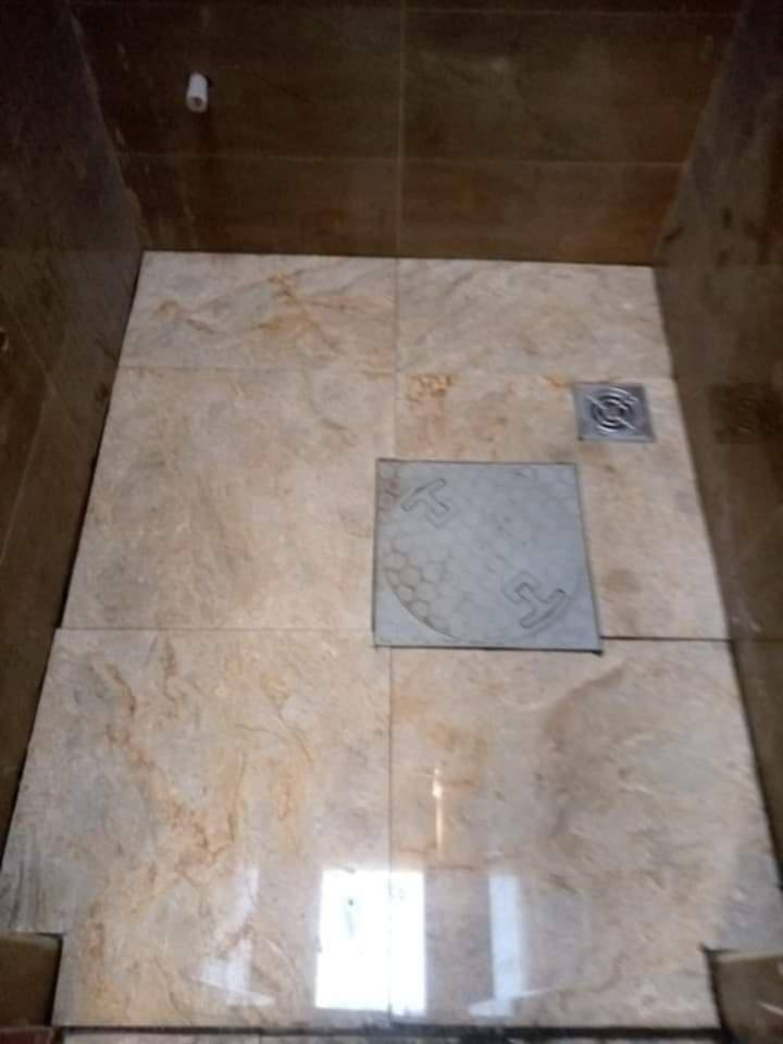 السلام عليكم خلفه سراميك درجه اولى متفرق حاليا ***********
