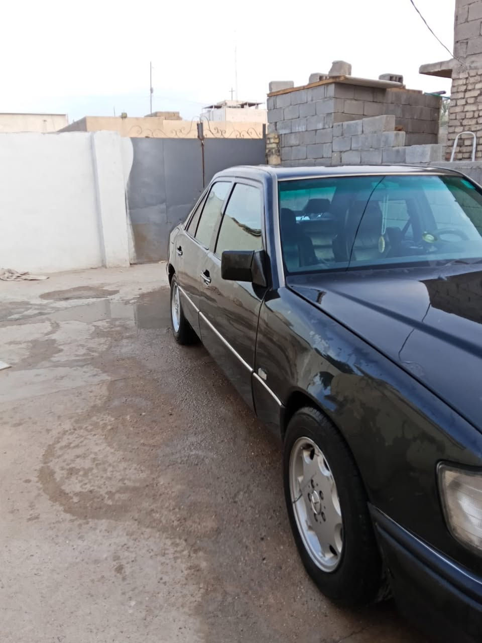 السلام عليكم 
مارسيدس بيبي شبح لون اسود موديل 90 بلاد
رقم انكليزي 
محرك vvt 2500
كشنات جلد كهرباء حضن
مري كهرباء 
اريل كهرباء 
منضومه بانزين
لايت وكشاف زنون
ويل جديد + تخم تاير
سنتر لوك 
السياره كلش حلوه تجي وتشوف بعينك 
السعر 66 
المكان البصرة 
*********** واتساب وخط
