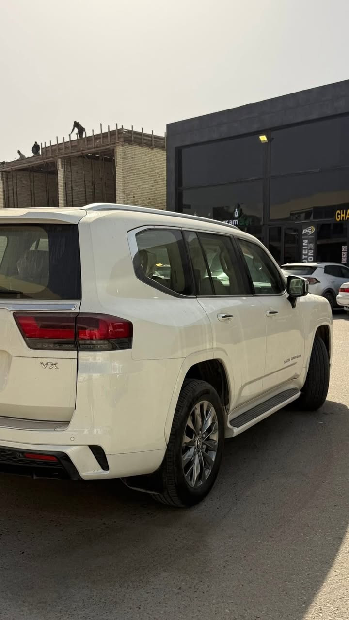 السلام عليكم للبيع لاندكروز VX 2024 ضمان شركة SAS بعدها بالضمان، السياره ماشية 16الف
عامة السياره مغلفة PPF بالكامل

مكان السياره بغداد هـ ***********
