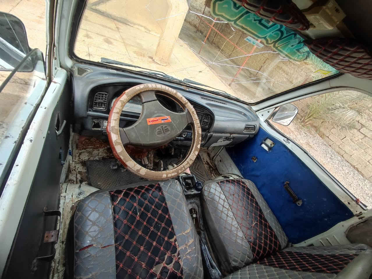 السلام عليكم كيا فاو موديل 2006منفيس اوراق كامله كير ومحرك بشرط داخل نضيف كهربائياته كها شغاله لايت عالي ناصي بودي نضيف باور شغال أسعر 12وبيه مجال ***********
