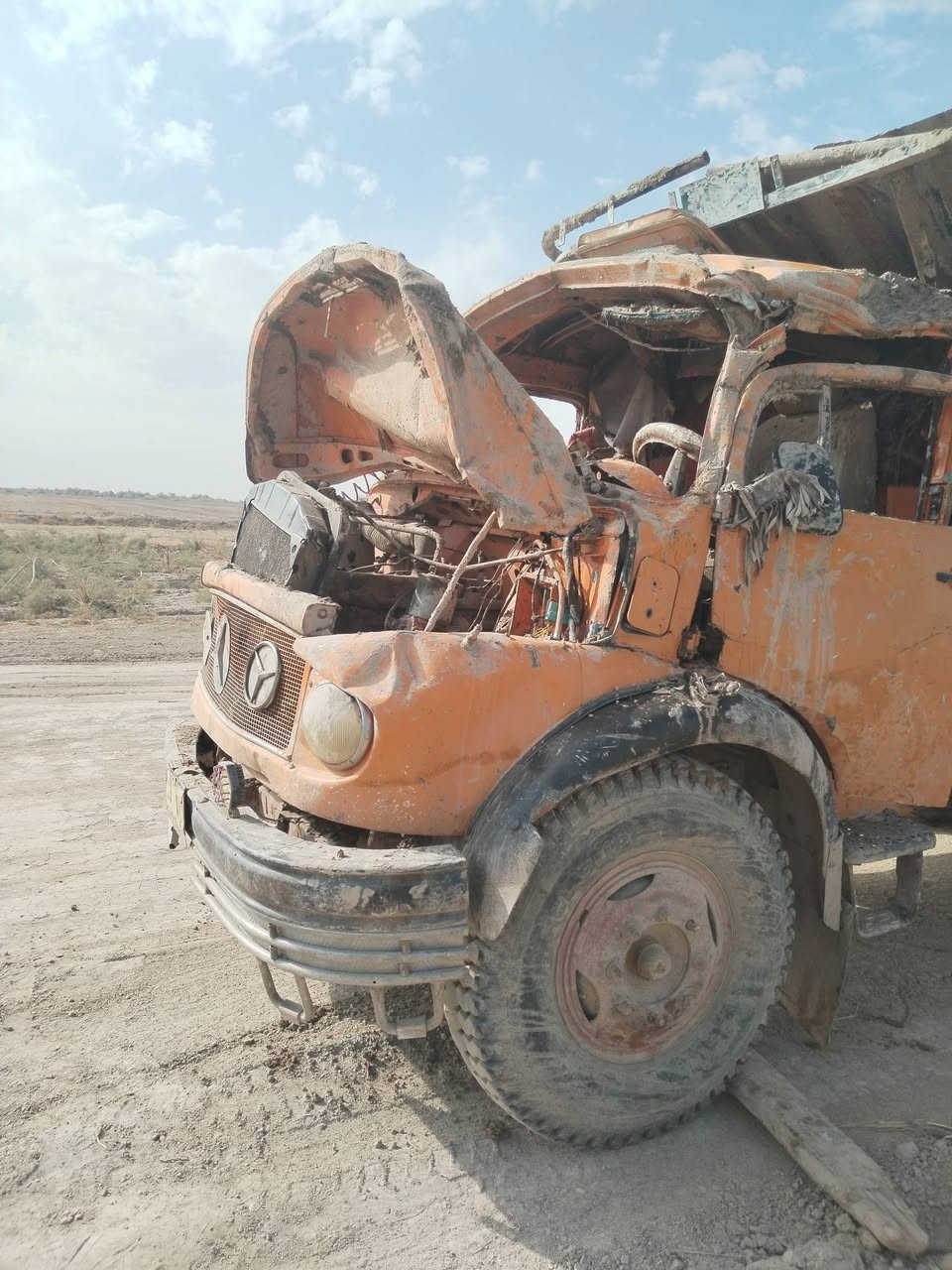 السلام عليكم سيارة البيع حصنيه موديل 63
كير ومكينه مابيه شي
رقم مثنى اصفر صدامي مداور شوكت ماتريد
*********** تصال
