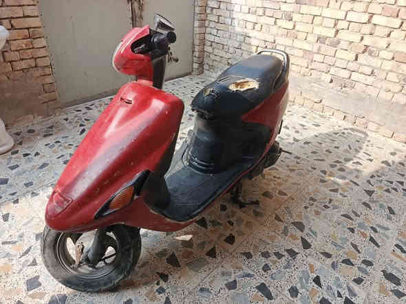 سلام عليكم دراجه فراشه شغاله بس لمكينه بيه دخانه اوراق بأسمي لسعر 200 بيه مجال للشراي مكاني حي العسكري لشراي يتصل *********** ومتواجد خاص
