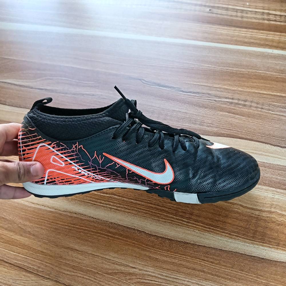 ديالى  الغالبيه
حذاء كرة قدم نوع اير زوم قياس ٤٣ خياط داخلي وخياط خارجي اصدار 2026 نص جاروب وعادي
مراوس بأي حذاء طوبه ايكون قياسه٤2 والحذاء لاعب اني بي 4لعبات
