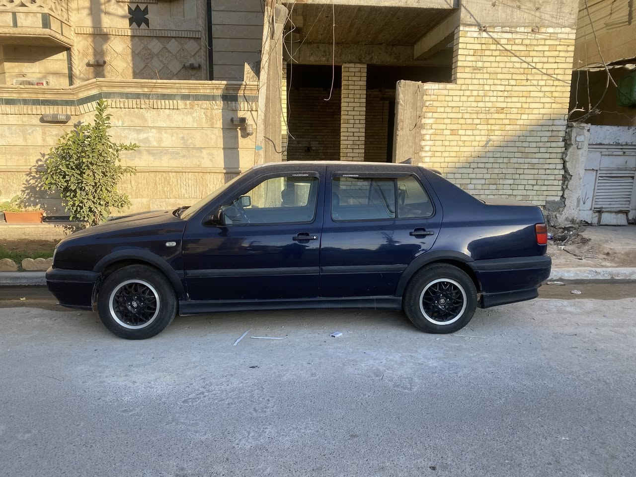 كولف موديل ٩٣ مكينه ٢٠٠٠محرك وكير جدد كيرعادي شرط تحويل باسمي تلفون ***********السعر ٣٨ ورقه وبيه مجال
