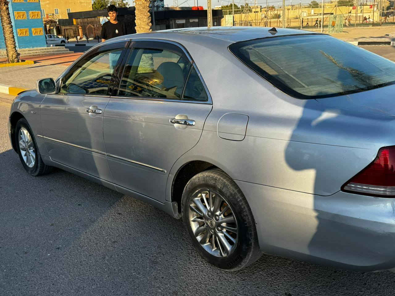 السلام عليكم
بلاش سعرها 25 بيها مجال
تيوته كراون (شاهينه) كصتين  سلفر   ٣ دكم داخل رصاصي 
* المواصفات *
شاصي ٨٠
بردة خلفية
تحكم مقود 
 كامر دواره
 سيدي جنجر ٦ أقراص
تبريد 
باتري جديد 
جام اوتو 
كير محرك كفالة 
السياره جاهزة بدون نقص برغي
مكانها البصرة سفوان
***********
***********
